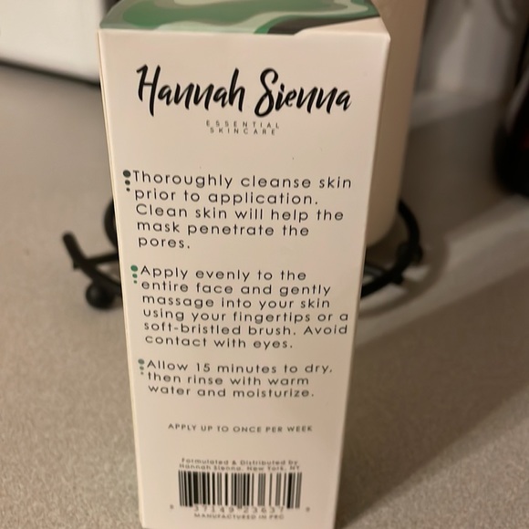 Hannah Sienna Purifying Charcoal Mask, New - Picture 5 of 5